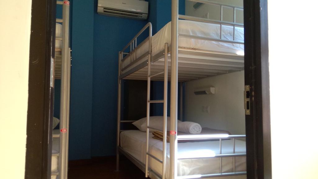 Cx Hostel Ground Zero Kuta Lombok Rum bild